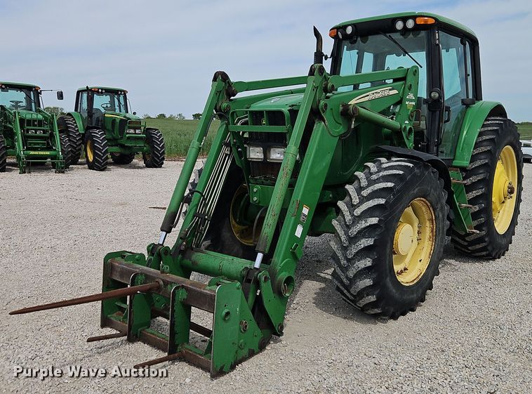 image for item EB8013 2004 John Deere 7320 MFWD tractor
