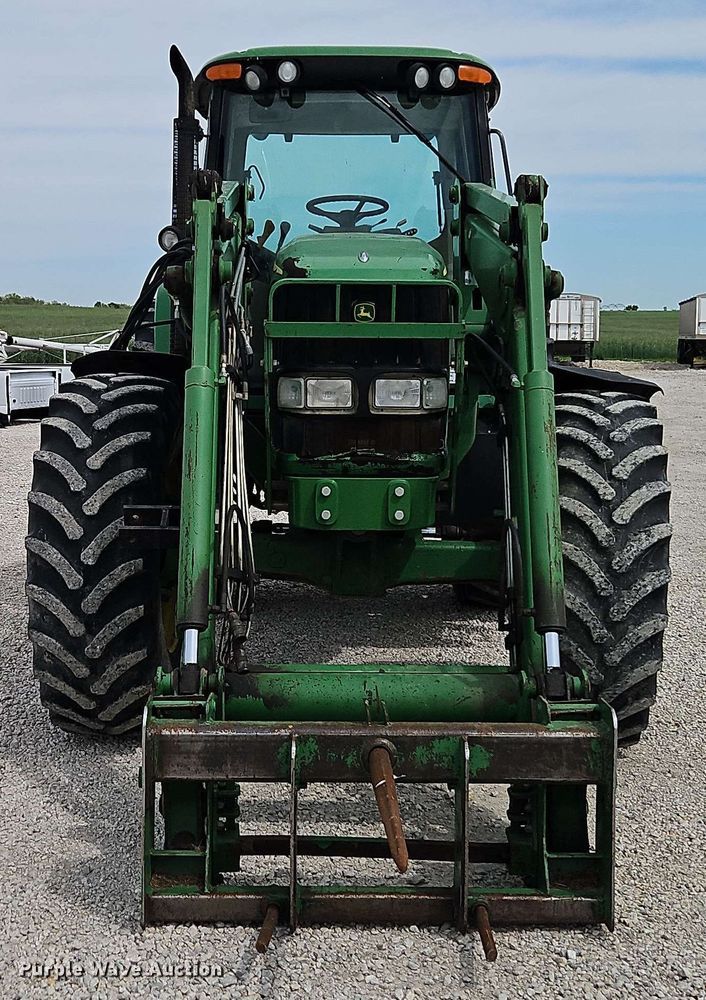 image for item EB8013 2004 John Deere 7320 MFWD tractor