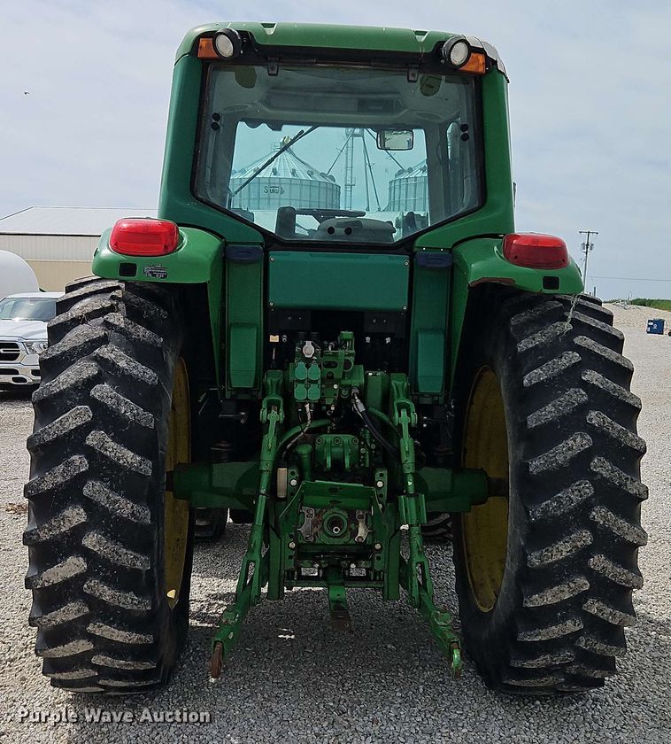 image for item EB8013 2004 John Deere 7320 MFWD tractor