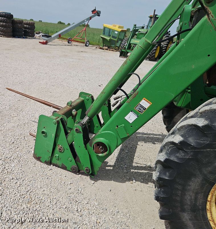 image for item EB8013 2004 John Deere 7320 MFWD tractor