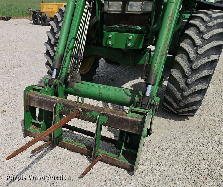 image for item EB8013 2004 John Deere 7320 MFWD tractor