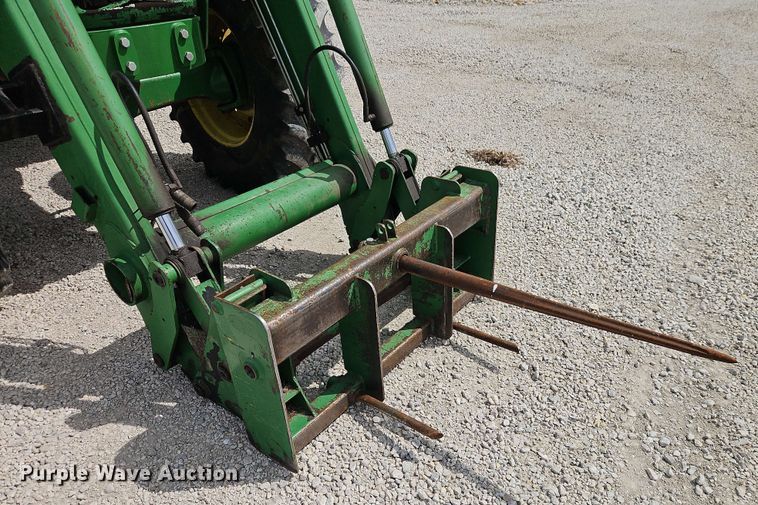 image for item EB8013 2004 John Deere 7320 MFWD tractor