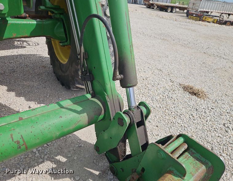 image for item EB8013 2004 John Deere 7320 MFWD tractor