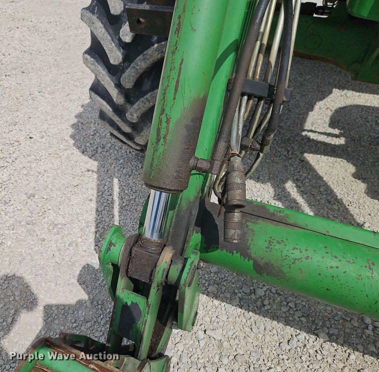 image for item EB8013 2004 John Deere 7320 MFWD tractor