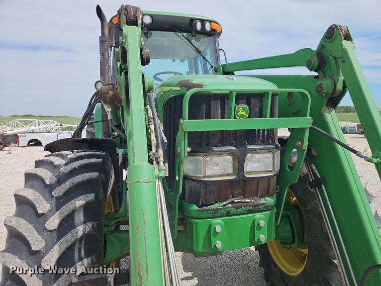 image for item EB8013 2004 John Deere 7320 MFWD tractor