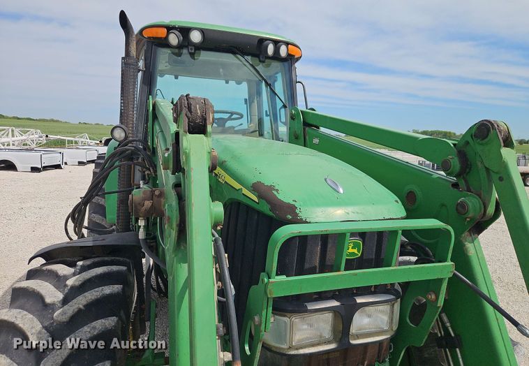 image for item EB8013 2004 John Deere 7320 MFWD tractor