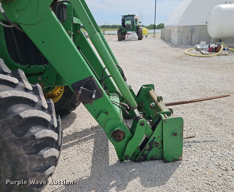 image for item EB8013 2004 John Deere 7320 MFWD tractor