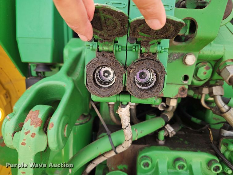 image for item EB8013 2004 John Deere 7320 MFWD tractor