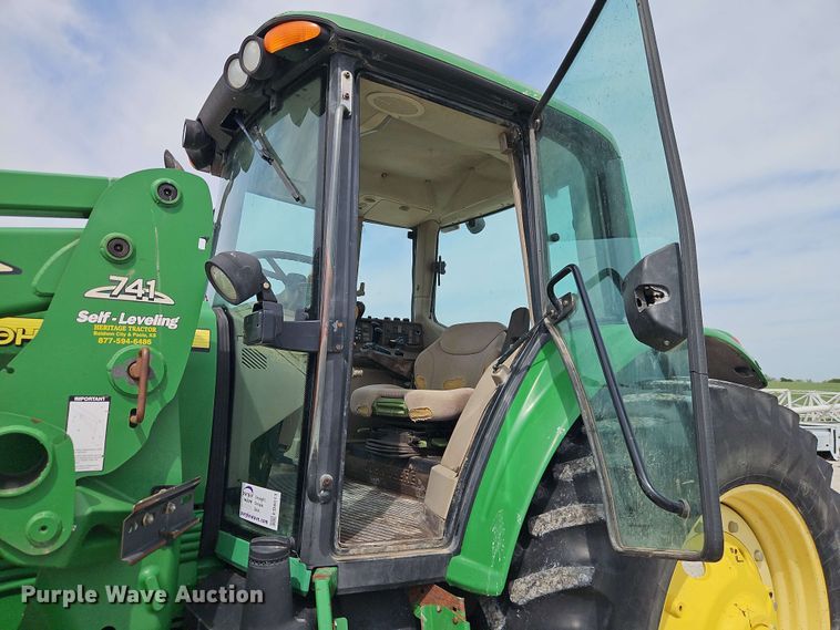 image for item EB8013 2004 John Deere 7320 MFWD tractor