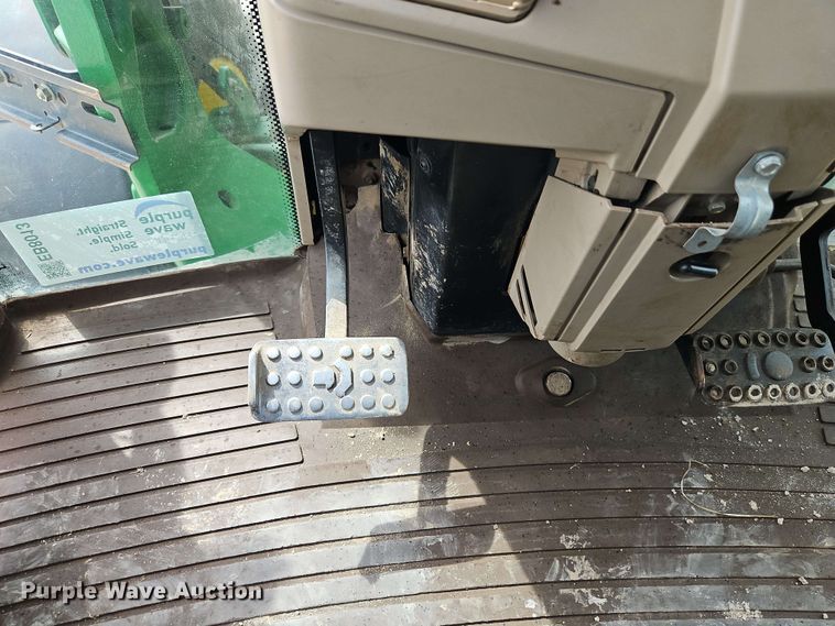 image for item EB8013 2004 John Deere 7320 MFWD tractor