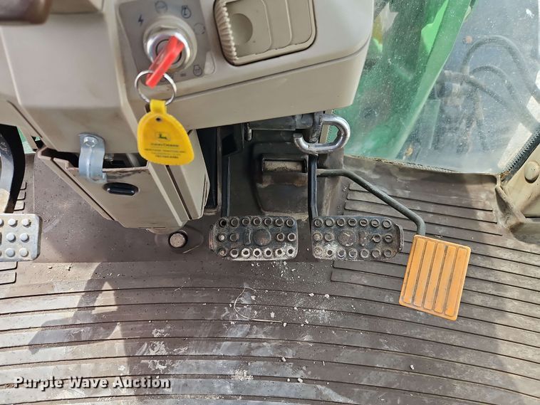 image for item EB8013 2004 John Deere 7320 MFWD tractor