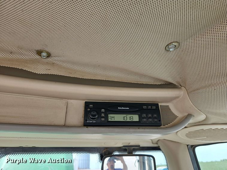 image for item EB8013 2004 John Deere 7320 MFWD tractor