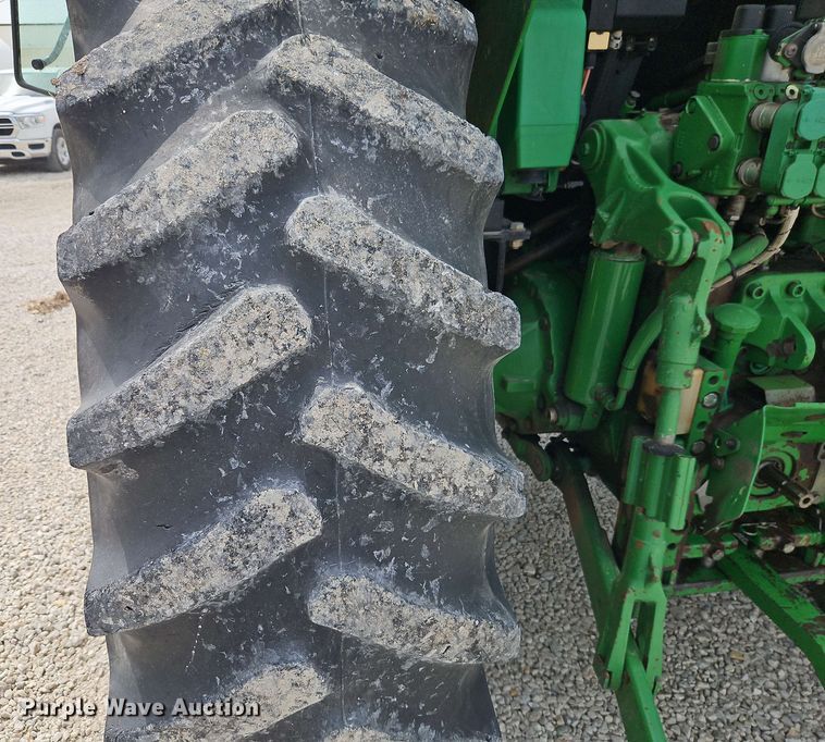 image for item EB8013 2004 John Deere 7320 MFWD tractor