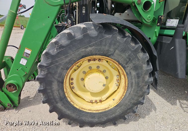 image for item EB8013 2004 John Deere 7320 MFWD tractor