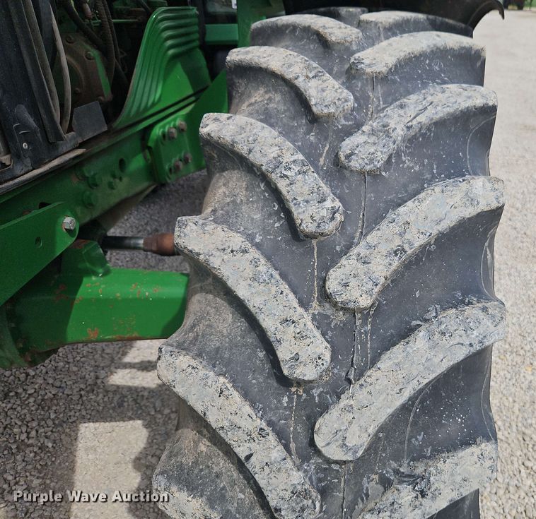 image for item EB8013 2004 John Deere 7320 MFWD tractor