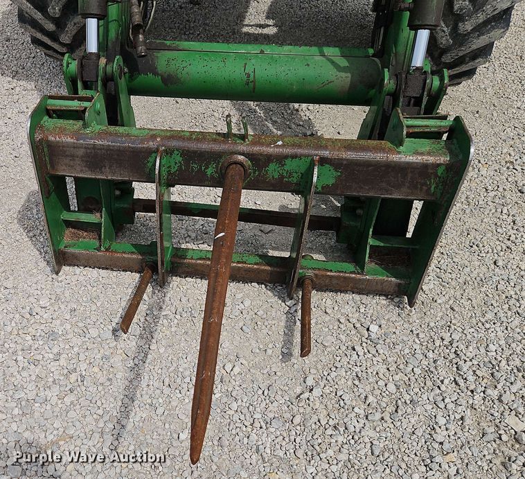 image for item EB8013 2004 John Deere 7320 MFWD tractor