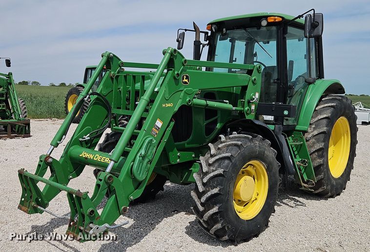 image for item EB8014 John Deere 7230 MFWD tractor