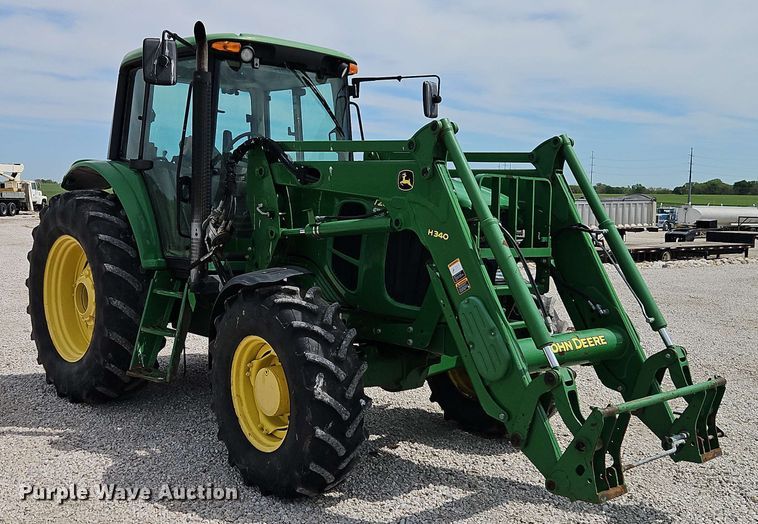 image for item EB8014 John Deere 7230 MFWD tractor