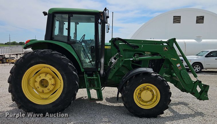 image for item EB8014 John Deere 7230 MFWD tractor