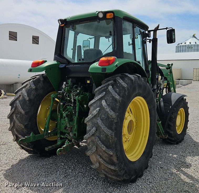 image for item EB8014 John Deere 7230 MFWD tractor