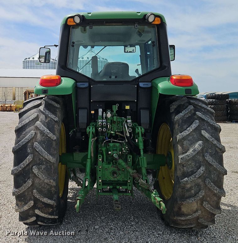 image for item EB8014 John Deere 7230 MFWD tractor