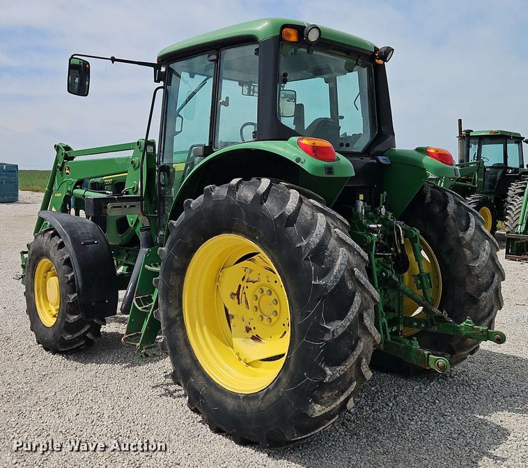 image for item EB8014 John Deere 7230 MFWD tractor