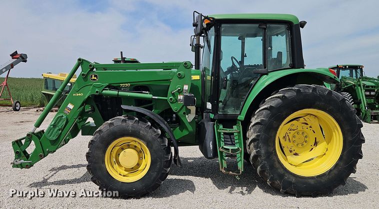 image for item EB8014 John Deere 7230 MFWD tractor