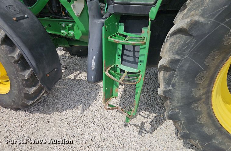 image for item EB8014 John Deere 7230 MFWD tractor