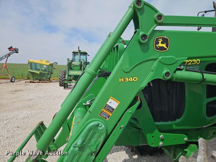 image for item EB8014 John Deere 7230 MFWD tractor
