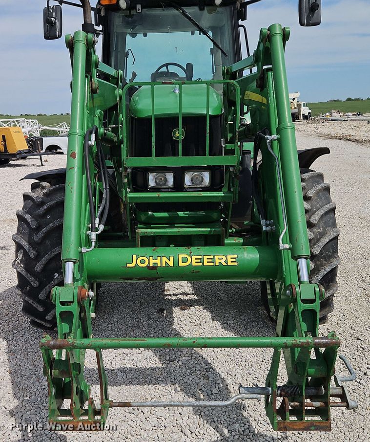 image for item EB8014 John Deere 7230 MFWD tractor