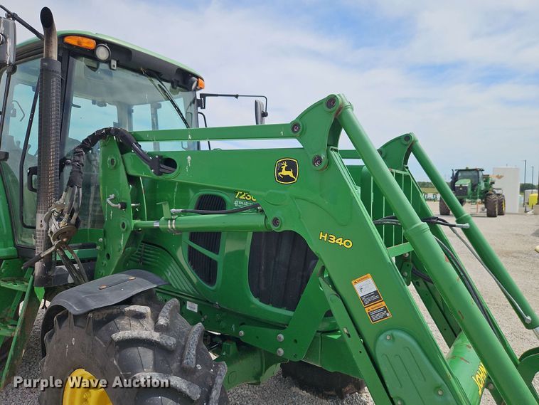 image for item EB8014 John Deere 7230 MFWD tractor