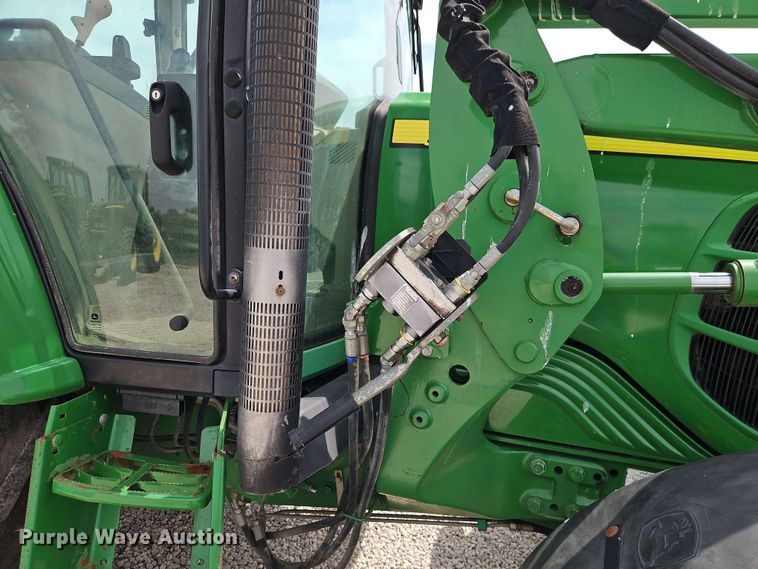 image for item EB8014 John Deere 7230 MFWD tractor