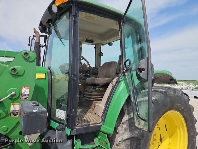 image for item EB8014 John Deere 7230 MFWD tractor