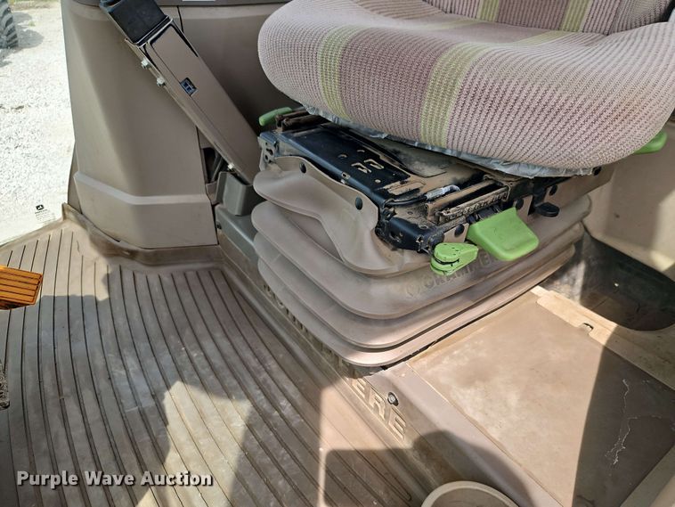 image for item EB8014 John Deere 7230 MFWD tractor