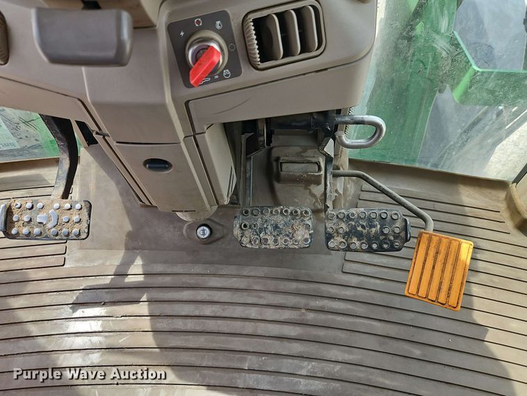 image for item EB8014 John Deere 7230 MFWD tractor