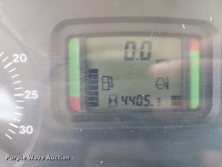 image for item EB8014 John Deere 7230 MFWD tractor