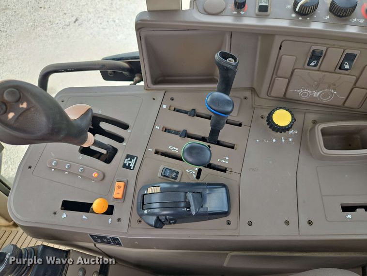 image for item EB8014 John Deere 7230 MFWD tractor