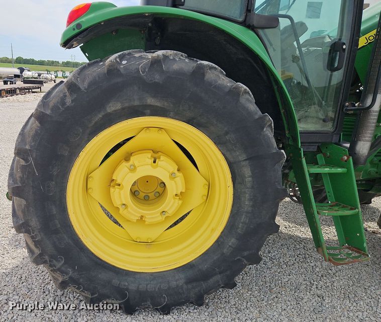 image for item EB8014 John Deere 7230 MFWD tractor