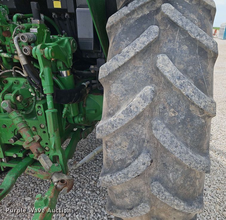 image for item EB8014 John Deere 7230 MFWD tractor