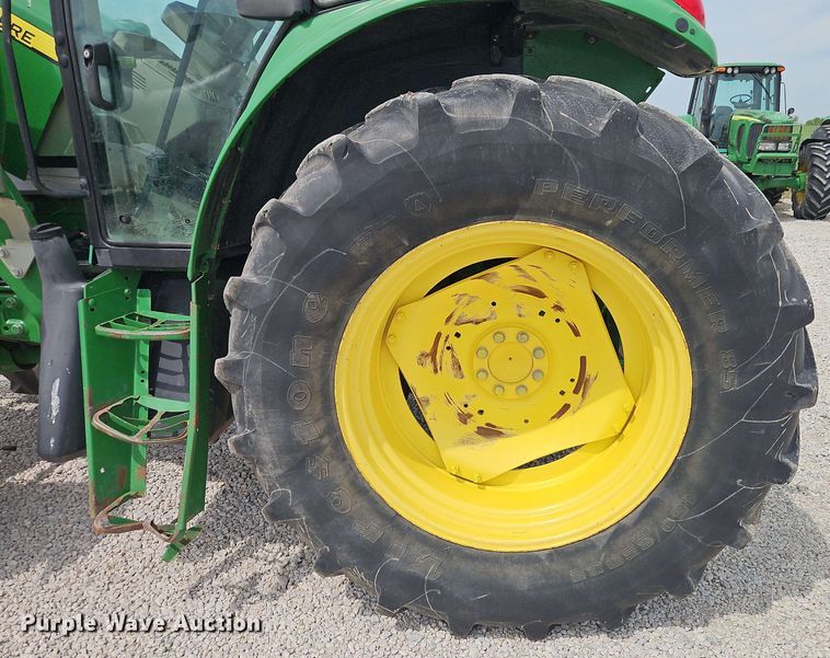image for item EB8014 John Deere 7230 MFWD tractor