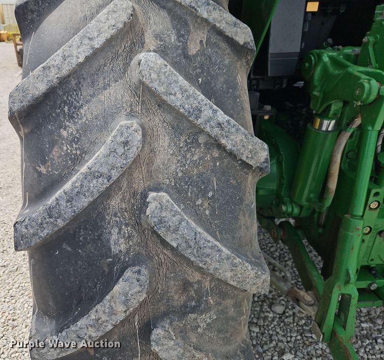 image for item EB8014 John Deere 7230 MFWD tractor