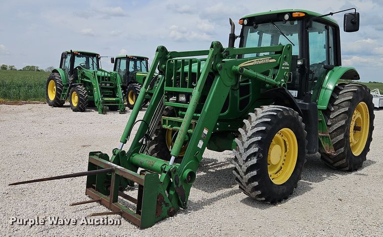 image for item EB8015 2011 John Deere 7330 MFWD tractor