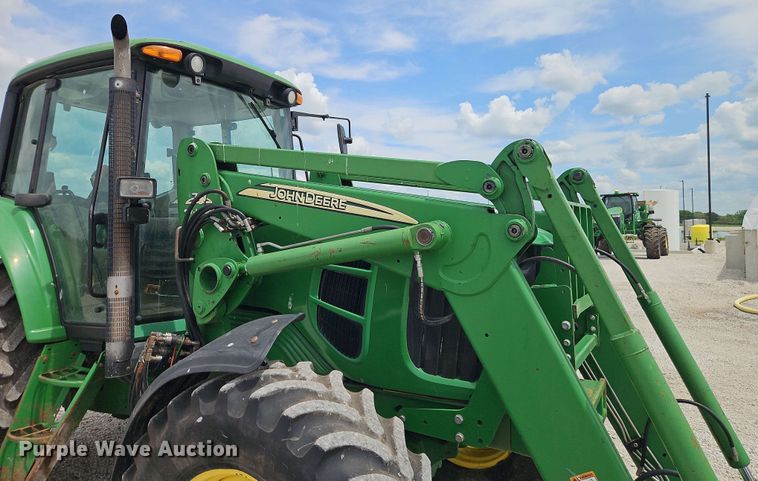 image for item EB8015 2011 John Deere 7330 MFWD tractor