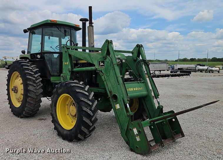 image for item EB8016 1992 John Deere 4455 MFWD tractor