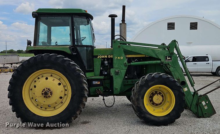 image for item EB8016 1992 John Deere 4455 MFWD tractor