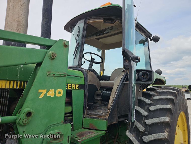 image for item EB8016 1992 John Deere 4455 MFWD tractor