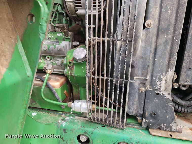 image for item EB8016 1992 John Deere 4455 MFWD tractor