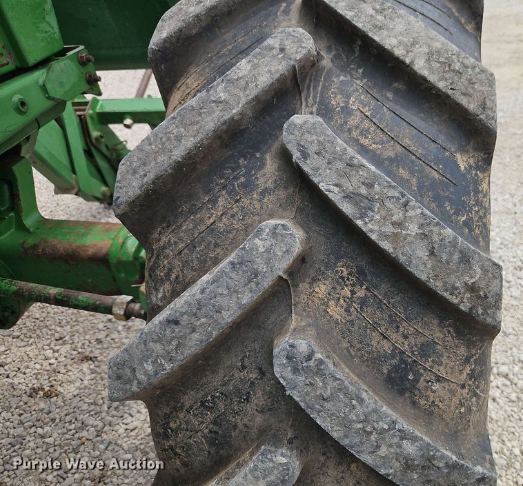 image for item EB8016 1992 John Deere 4455 MFWD tractor