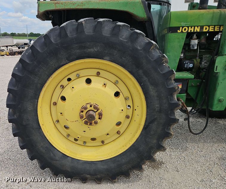 image for item EB8016 1992 John Deere 4455 MFWD tractor