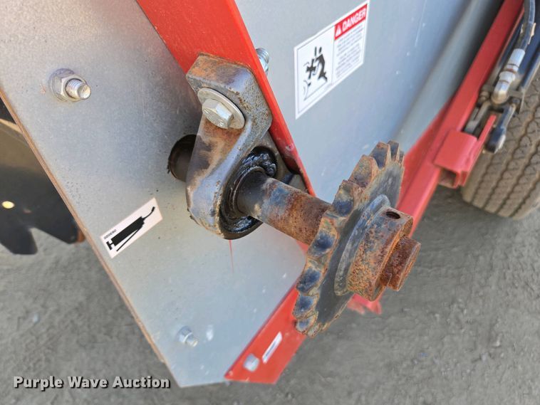 image for item EC0939 H&S S2117 manure spreader